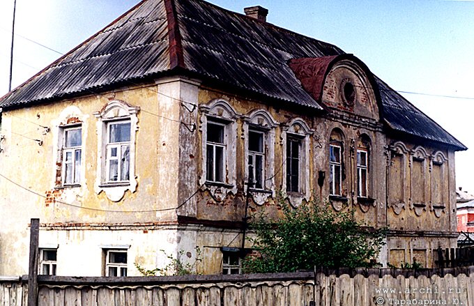 Uglich. House of Ovsyannikovy. Photo 2001